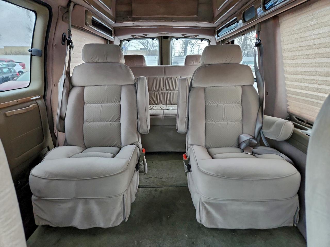 2001 GMC SAVANA RV G1500 photo 10