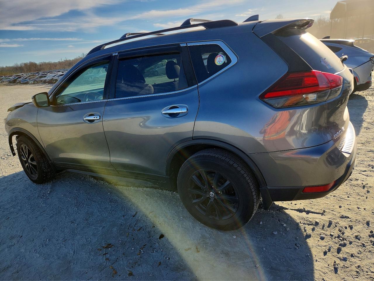 2017 NISSAN ROGUE SV photo 3