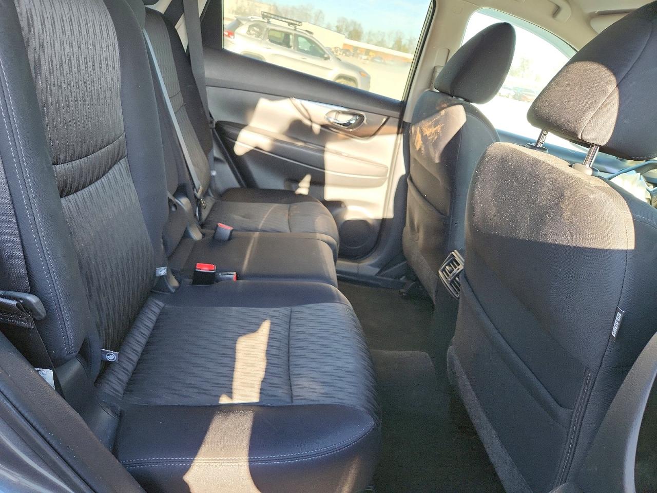 2017 NISSAN ROGUE SV photo 21