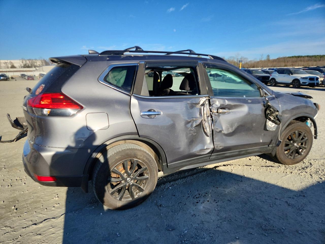 2017 NISSAN ROGUE SV photo 5