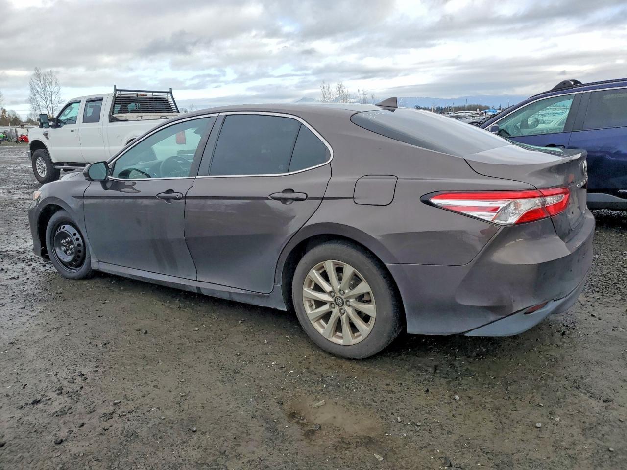 2019 TOYOTA CAMRY L photo 3