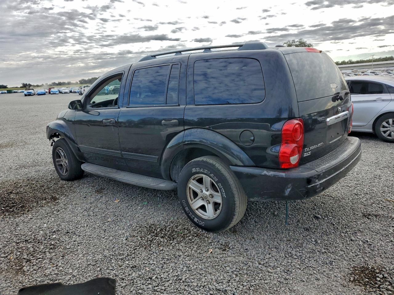 2005 DODGE DURANGO SLT photo 2