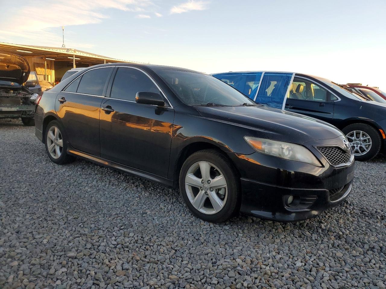 2011 TOYOTA CAMRY SE photo 4