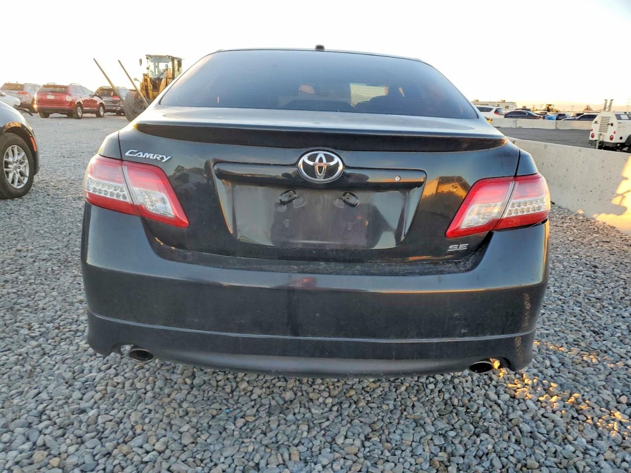2011 TOYOTA CAMRY SE photo 6