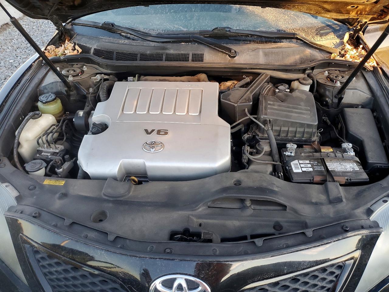 2011 TOYOTA CAMRY SE photo 11