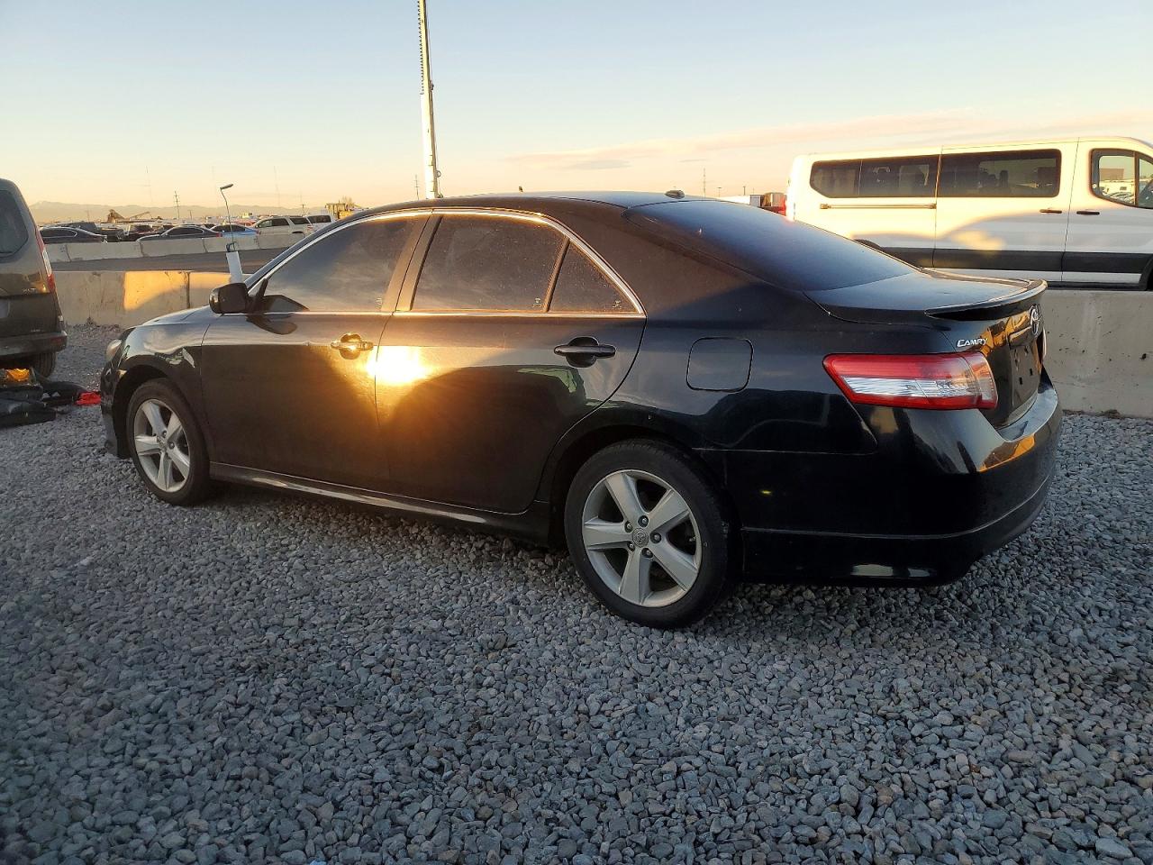 2011 TOYOTA CAMRY SE photo 2