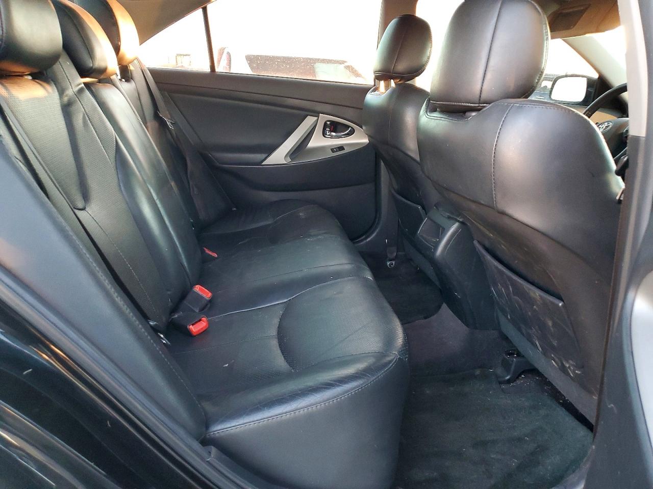 2011 TOYOTA CAMRY SE photo 10