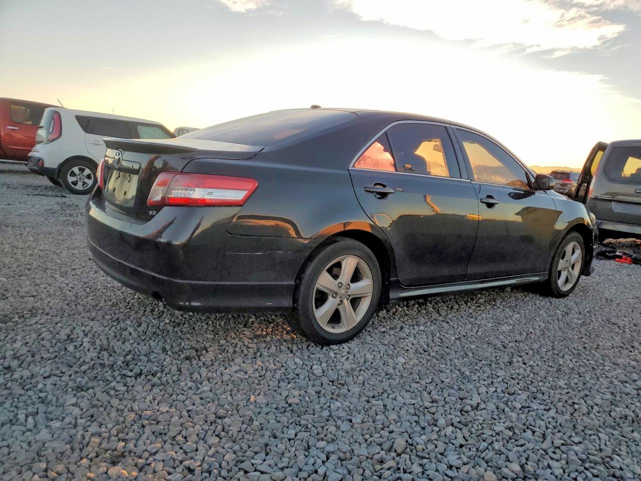 2011 TOYOTA CAMRY SE photo 3