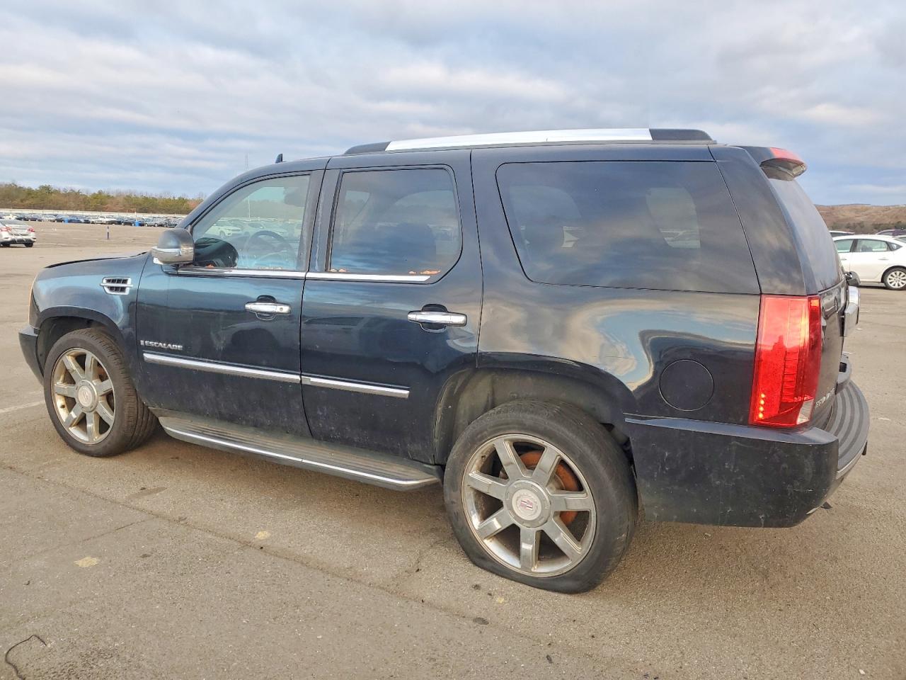2008 CADILLAC ESCALADE LUXURY photo 3