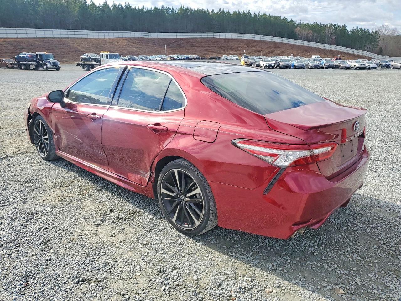 2018 TOYOTA CAMRY XSE photo 3