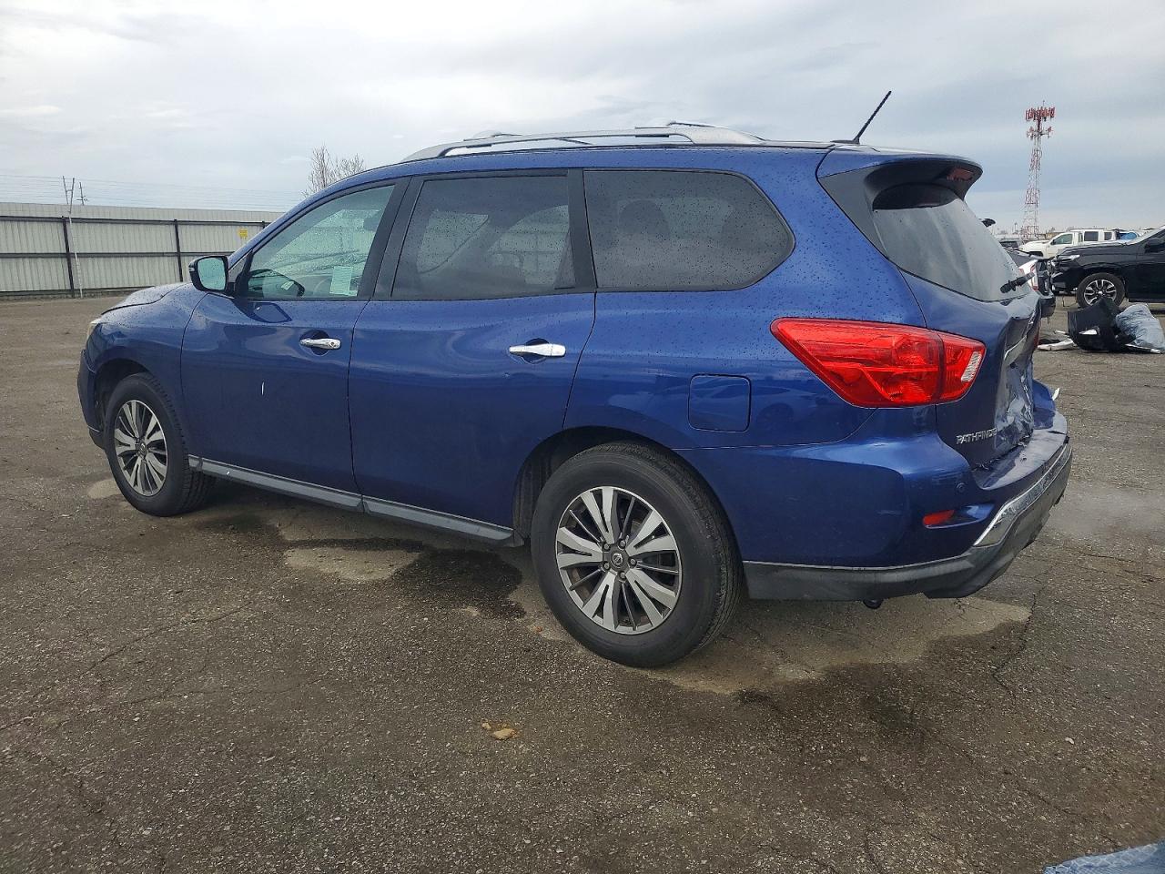 2017 NISSAN PATHFINDER S photo 2