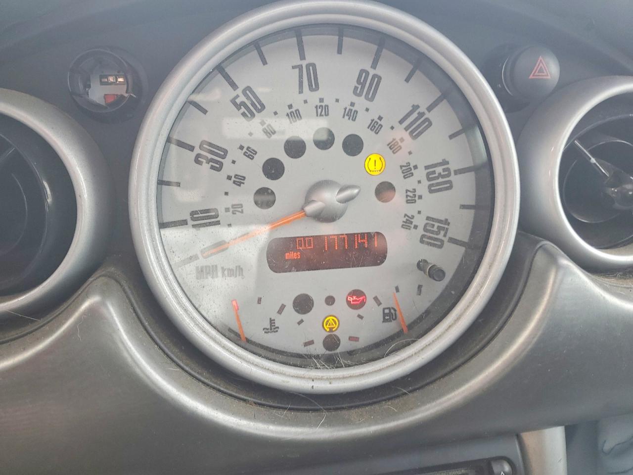 2002 MINI COOPER S photo 9