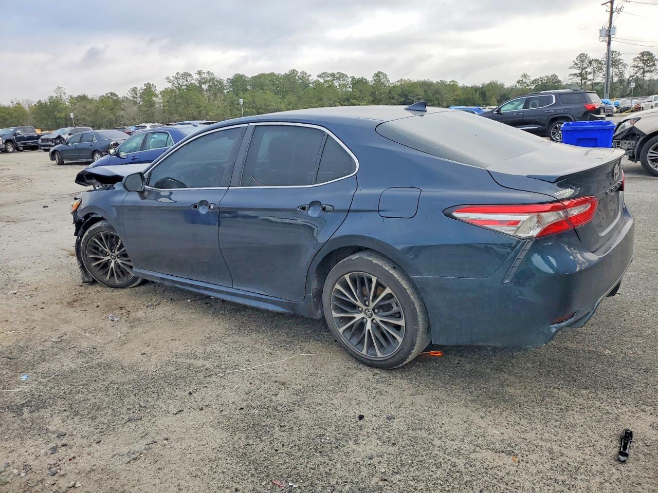 2019 TOYOTA CAMRY L photo 2