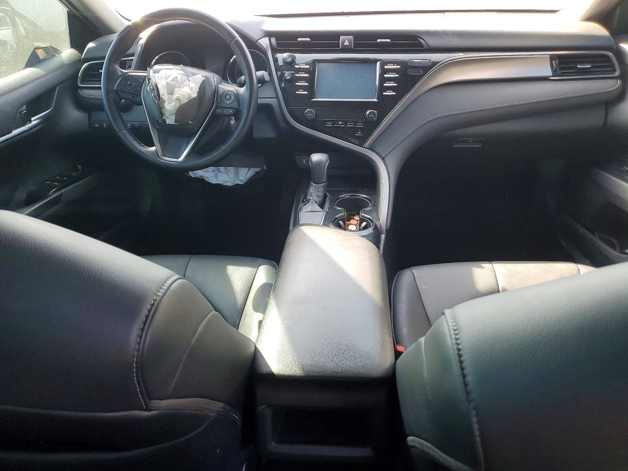 2019 TOYOTA CAMRY L photo 8