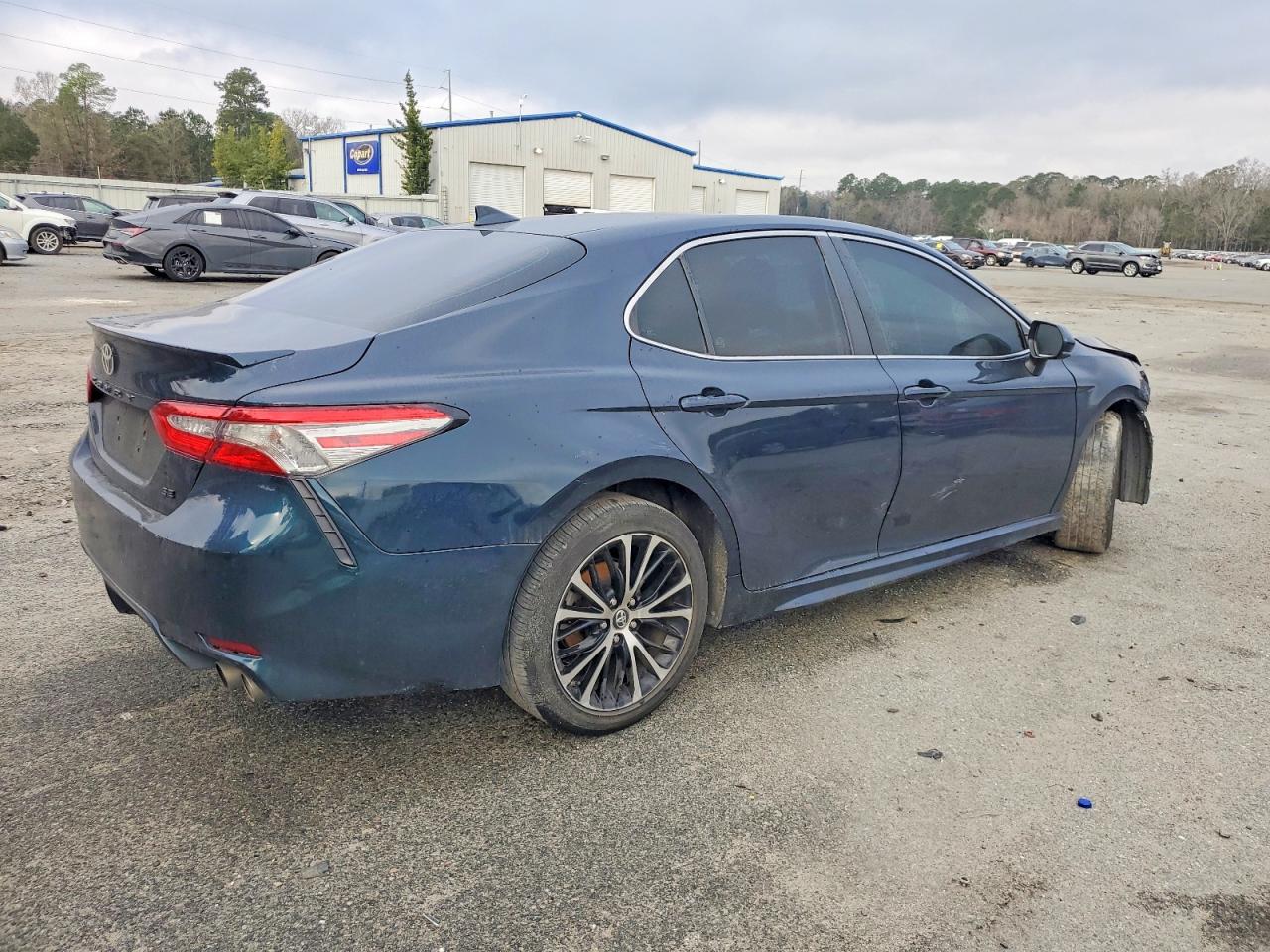 2019 TOYOTA CAMRY L photo 3