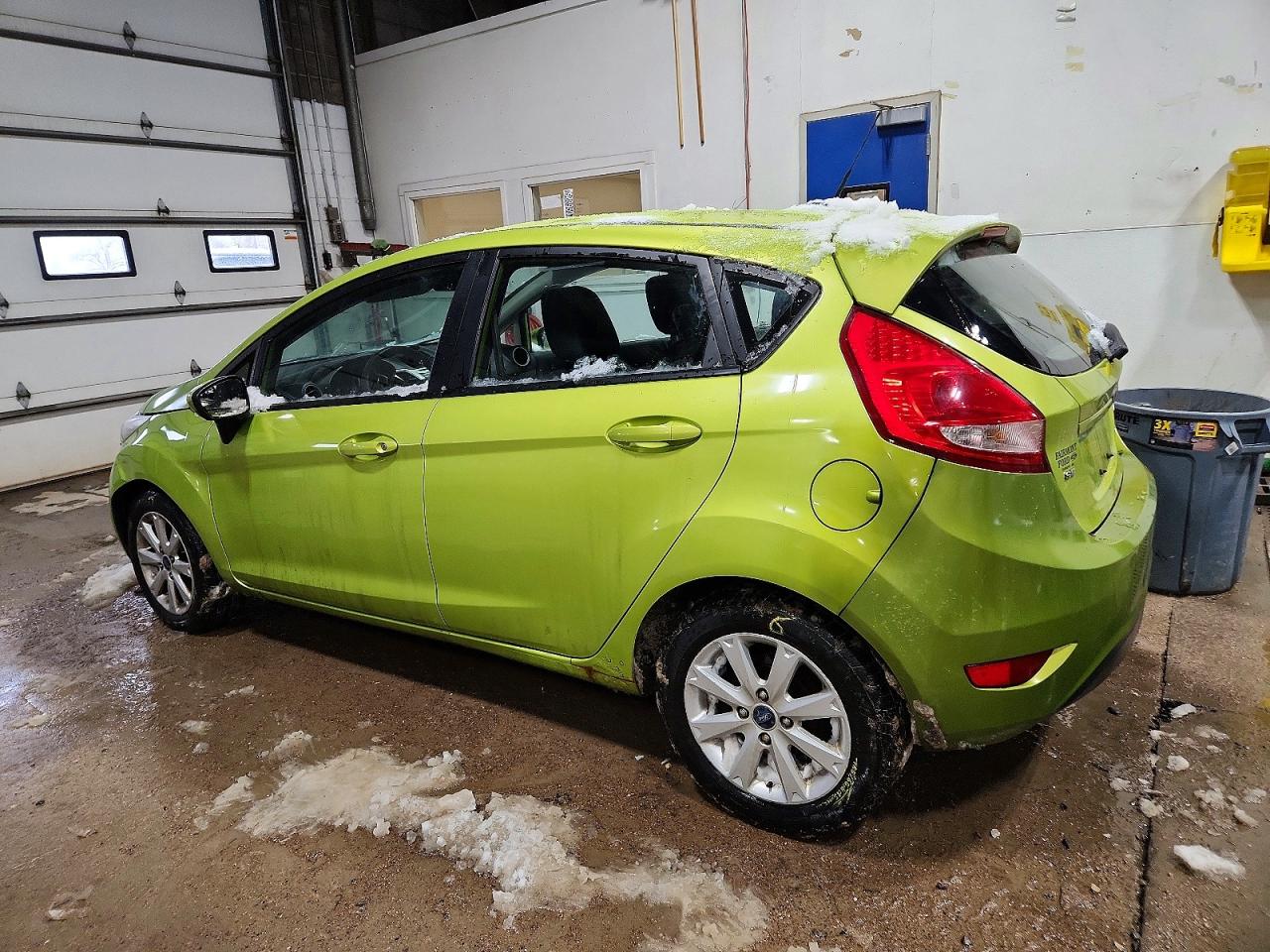2011 FORD FIESTA SE photo 2