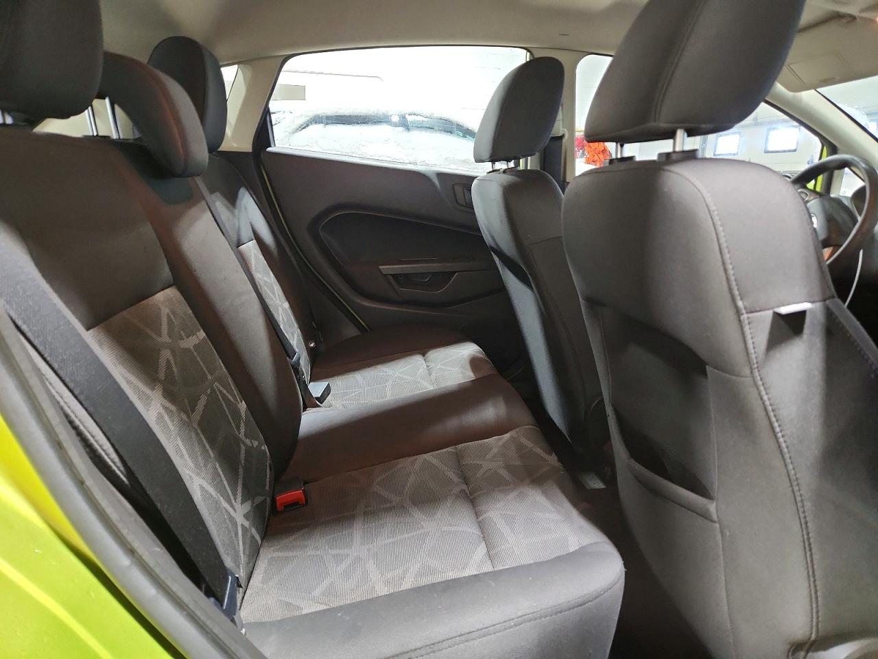 2011 FORD FIESTA SE photo 10