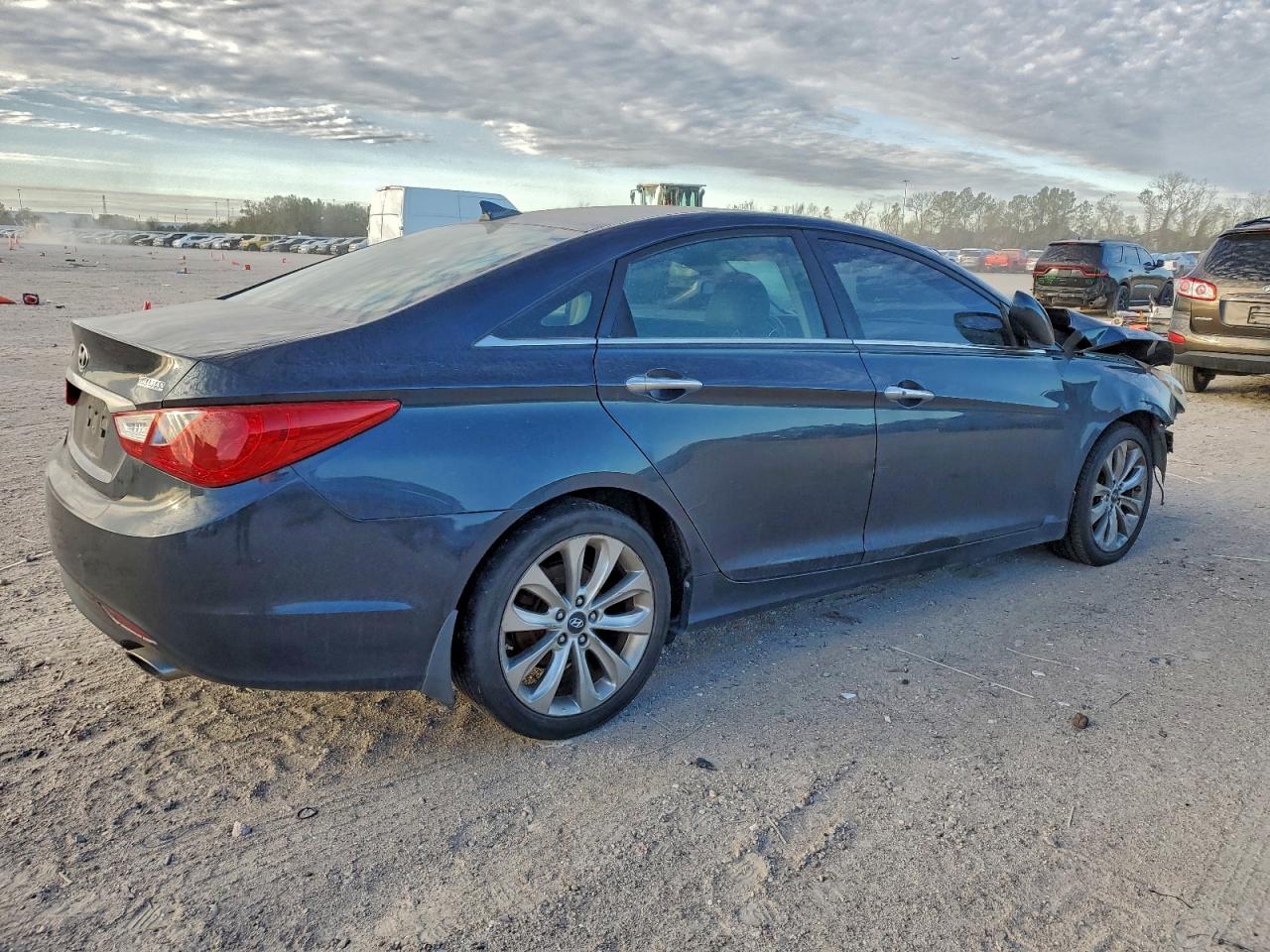 2013 HYUNDAI SONATA SE photo 3