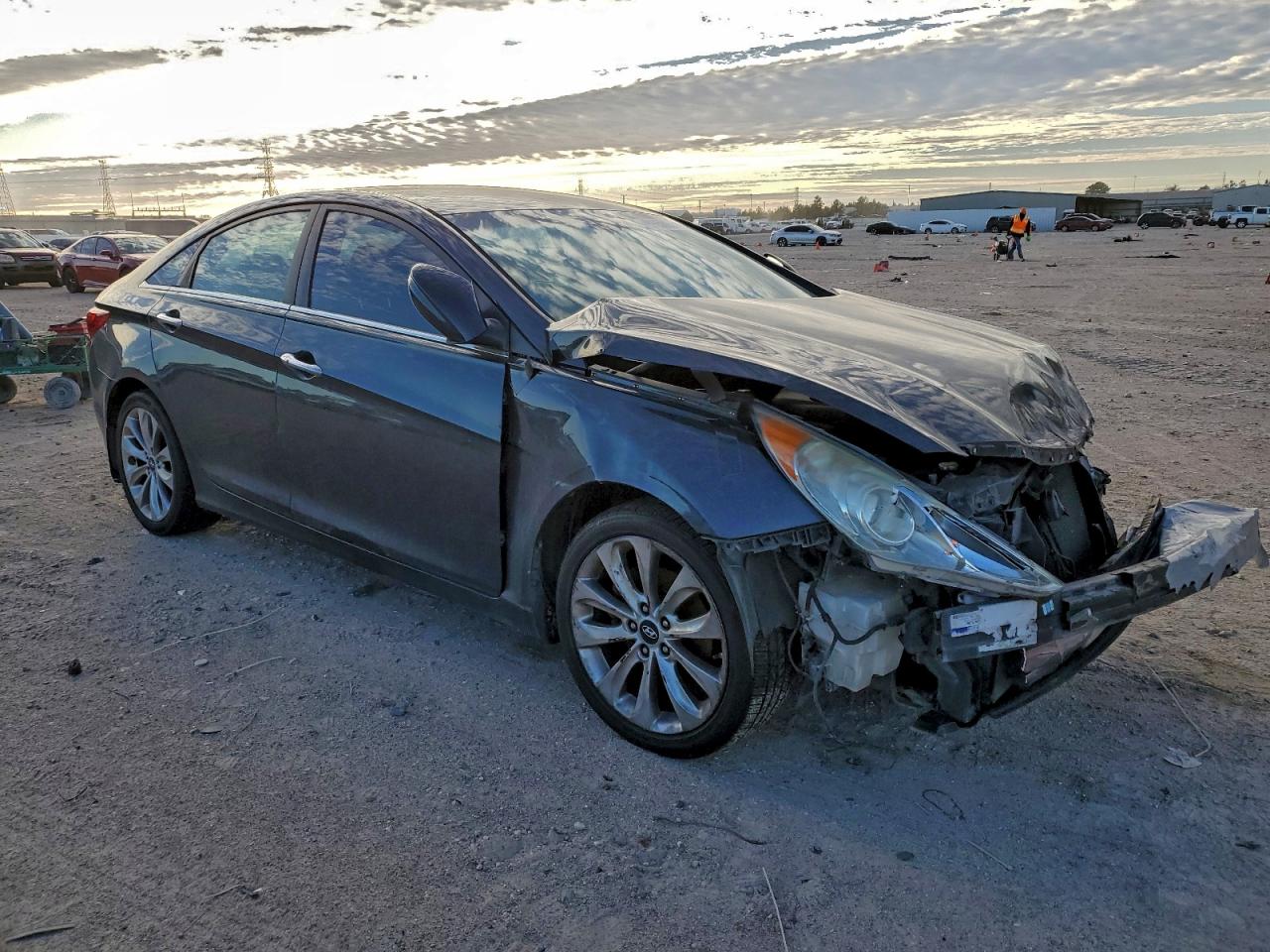 2013 HYUNDAI SONATA SE photo 4