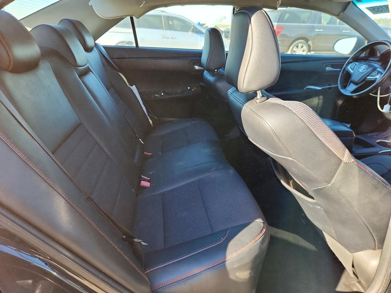 2016 TOYOTA CAMRY LE photo 10