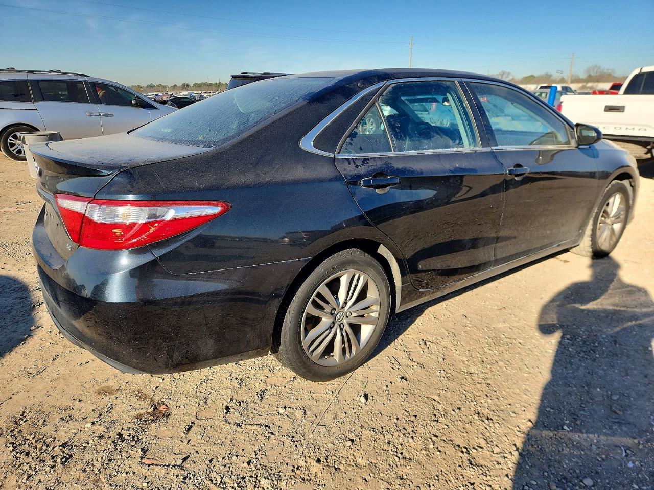 2016 TOYOTA CAMRY LE photo 3