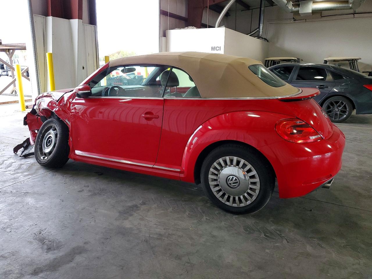 2014 VOLKSWAGEN BEETLE photo 2