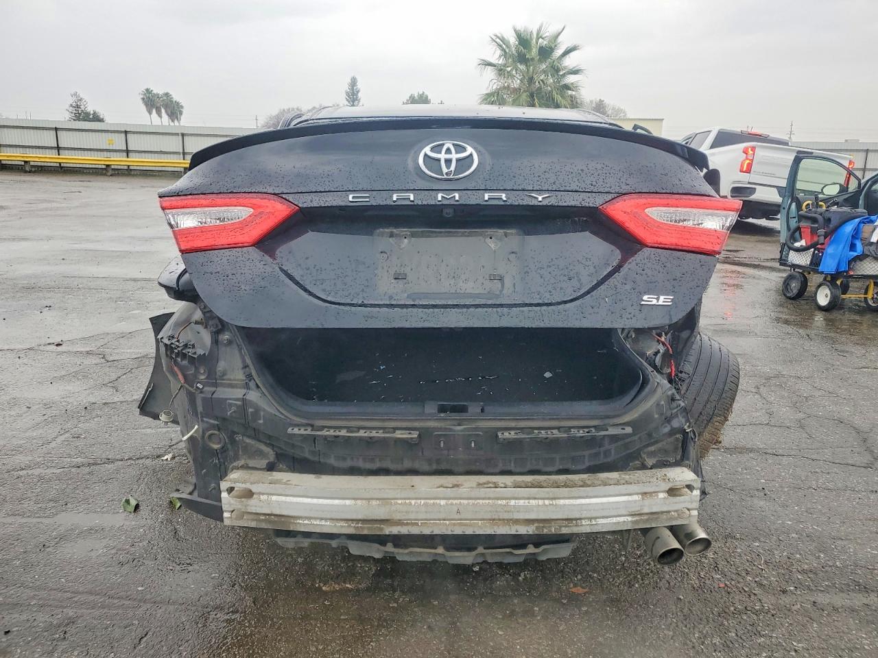 2018 TOYOTA CAMRY L photo 6