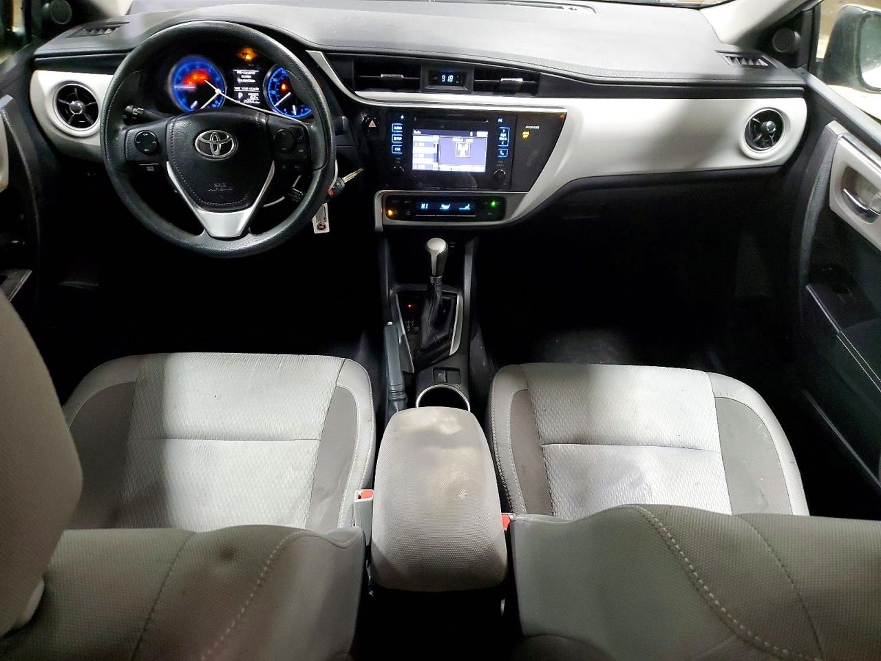 2017 TOYOTA COROLLA L photo 8