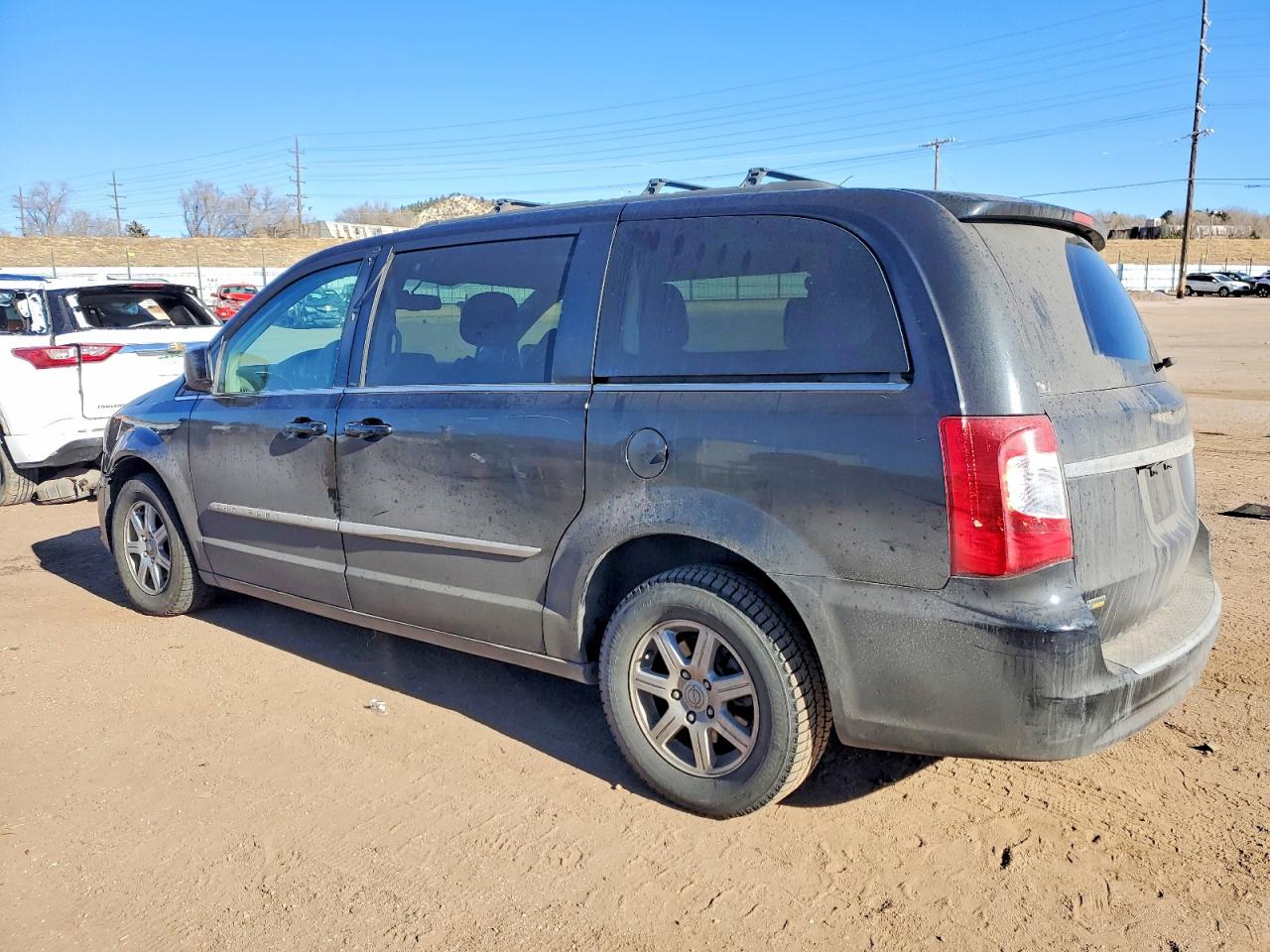 2013 CHRYSLER TOWN & COUNTRY TOURING photo 2