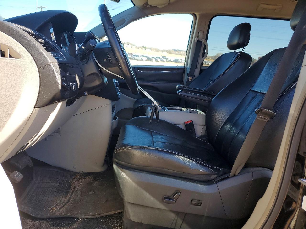 2013 CHRYSLER TOWN & COUNTRY TOURING photo 7