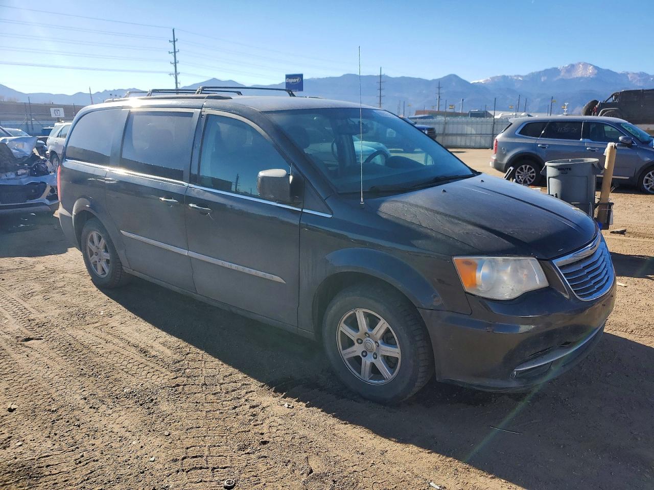 2013 CHRYSLER TOWN & COUNTRY TOURING photo 4