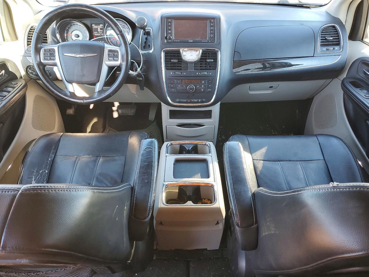 2013 CHRYSLER TOWN & COUNTRY TOURING photo 8