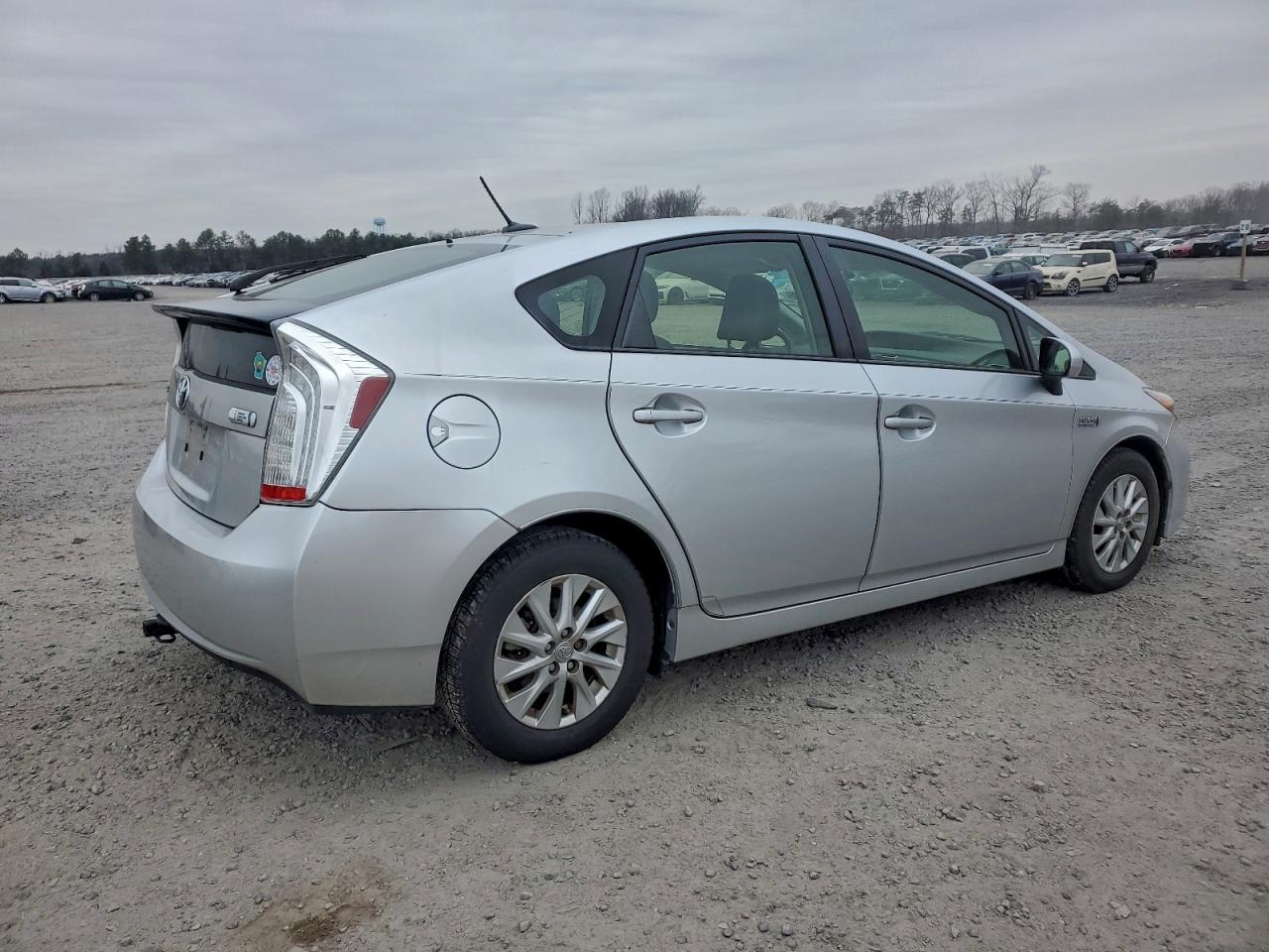 2014 TOYOTA PRIUS PLUG-IN photo 3