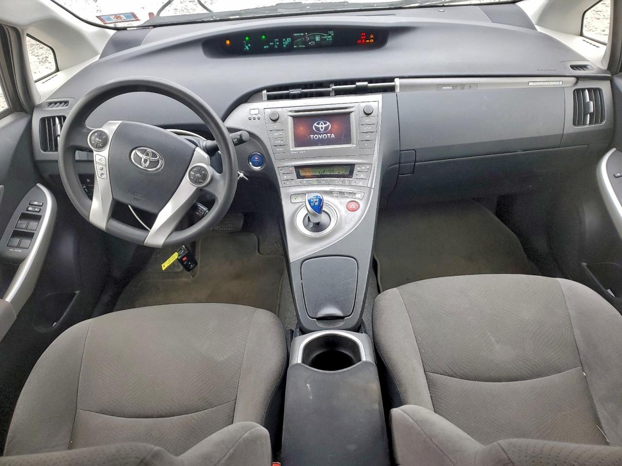 2014 TOYOTA PRIUS PLUG-IN photo 8