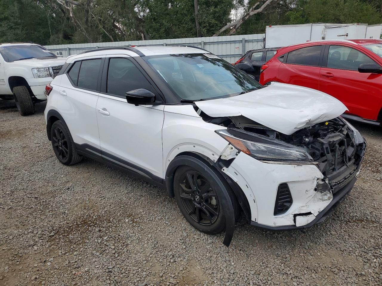 2023 NISSAN KICKS SR photo 4