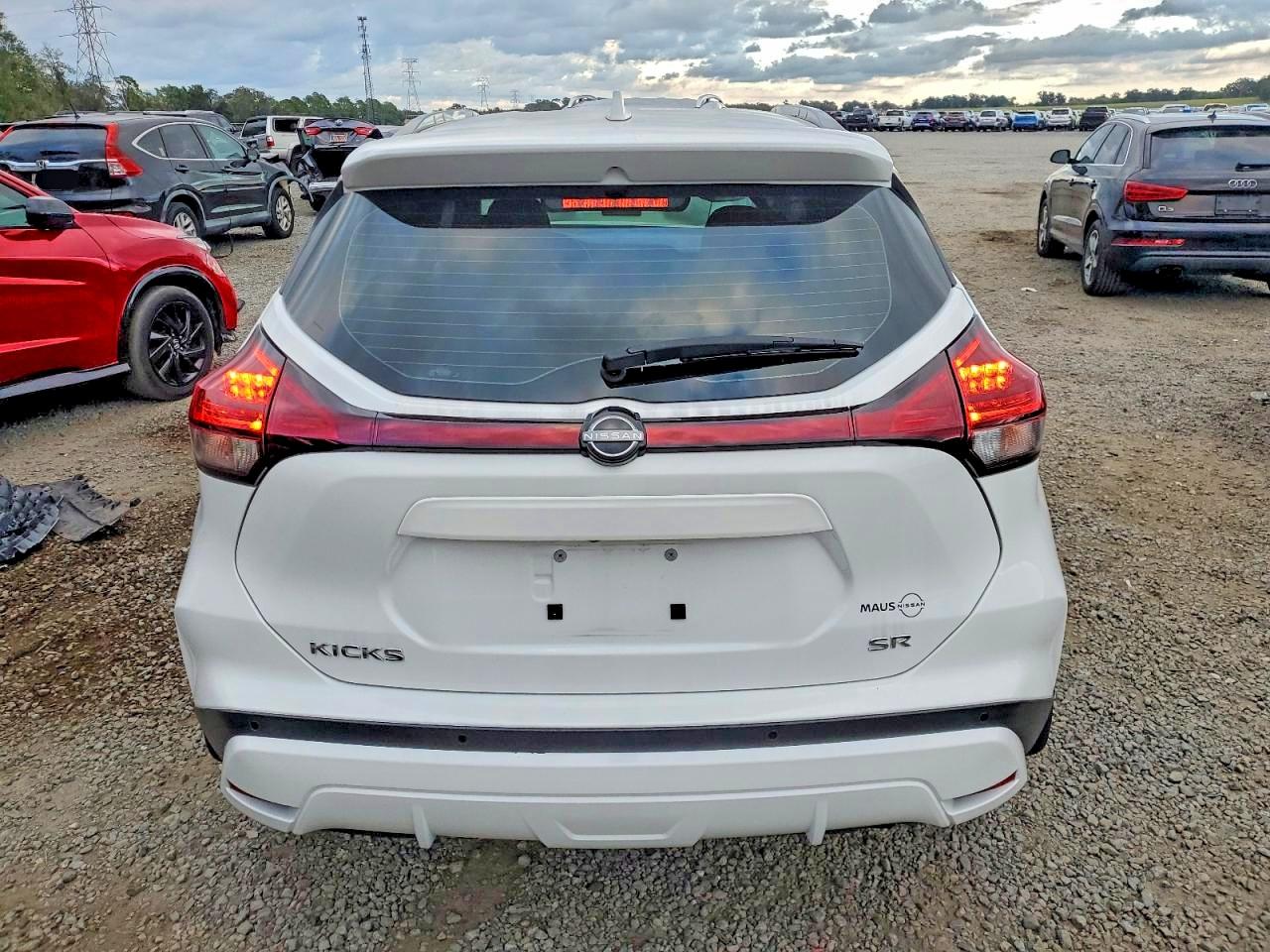2023 NISSAN KICKS SR photo 6