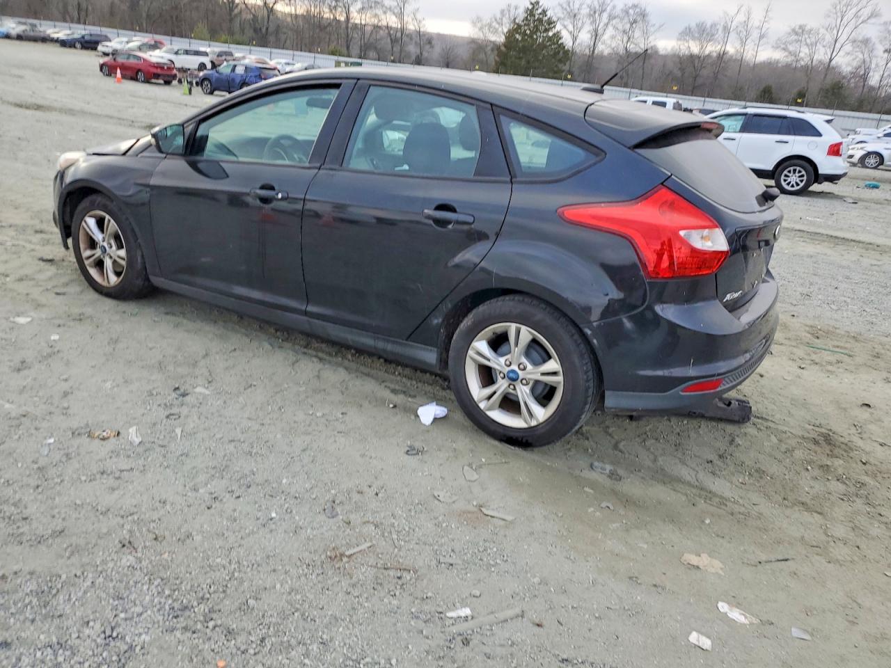2013 FORD FOCUS SE photo 2