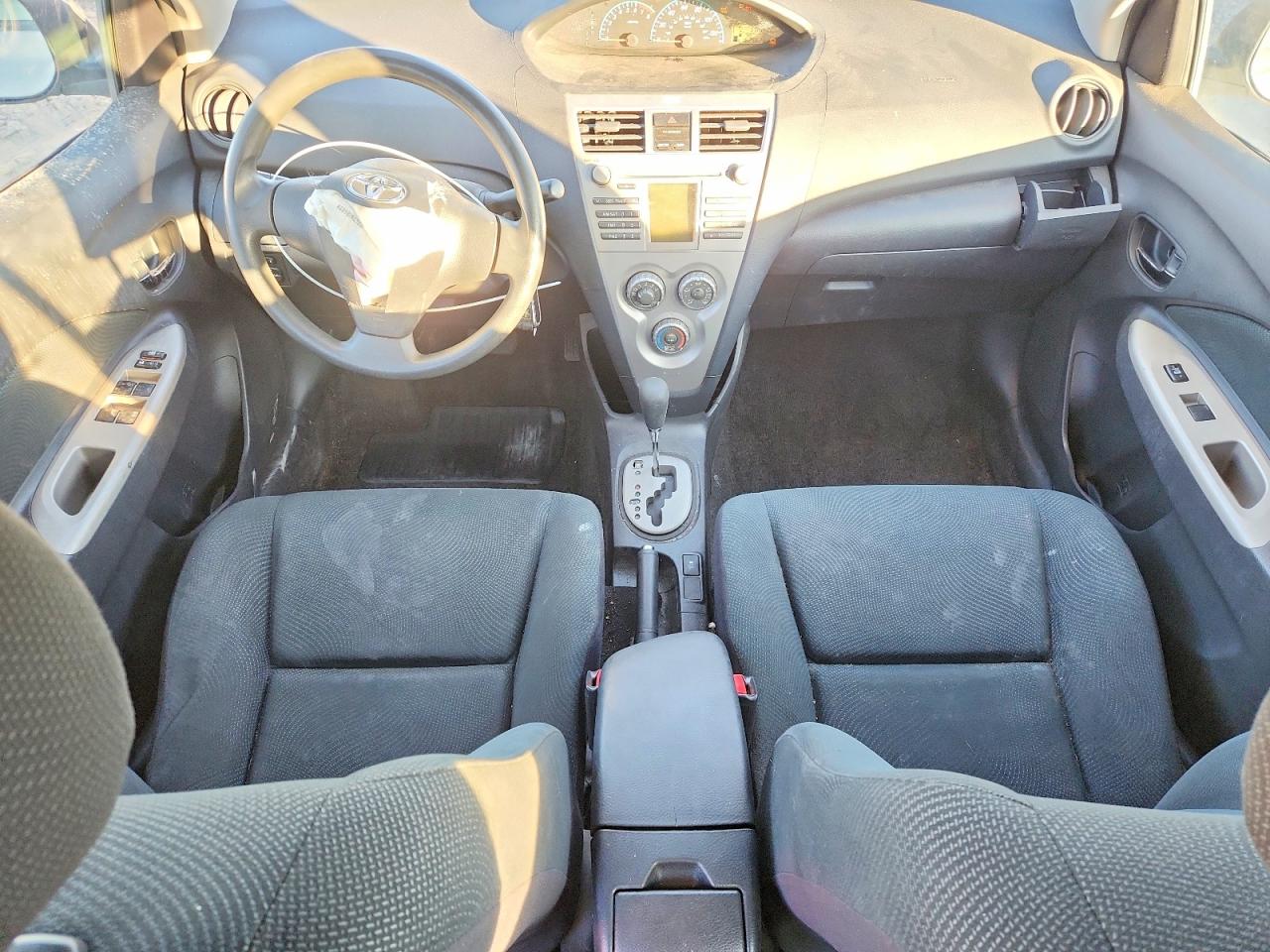 2010 TOYOTA YARIS photo 8