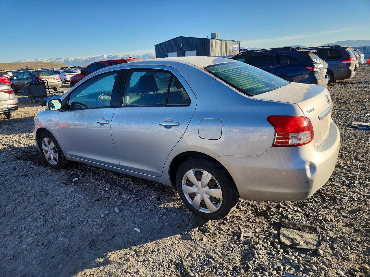 2010 TOYOTA YARIS photo 2