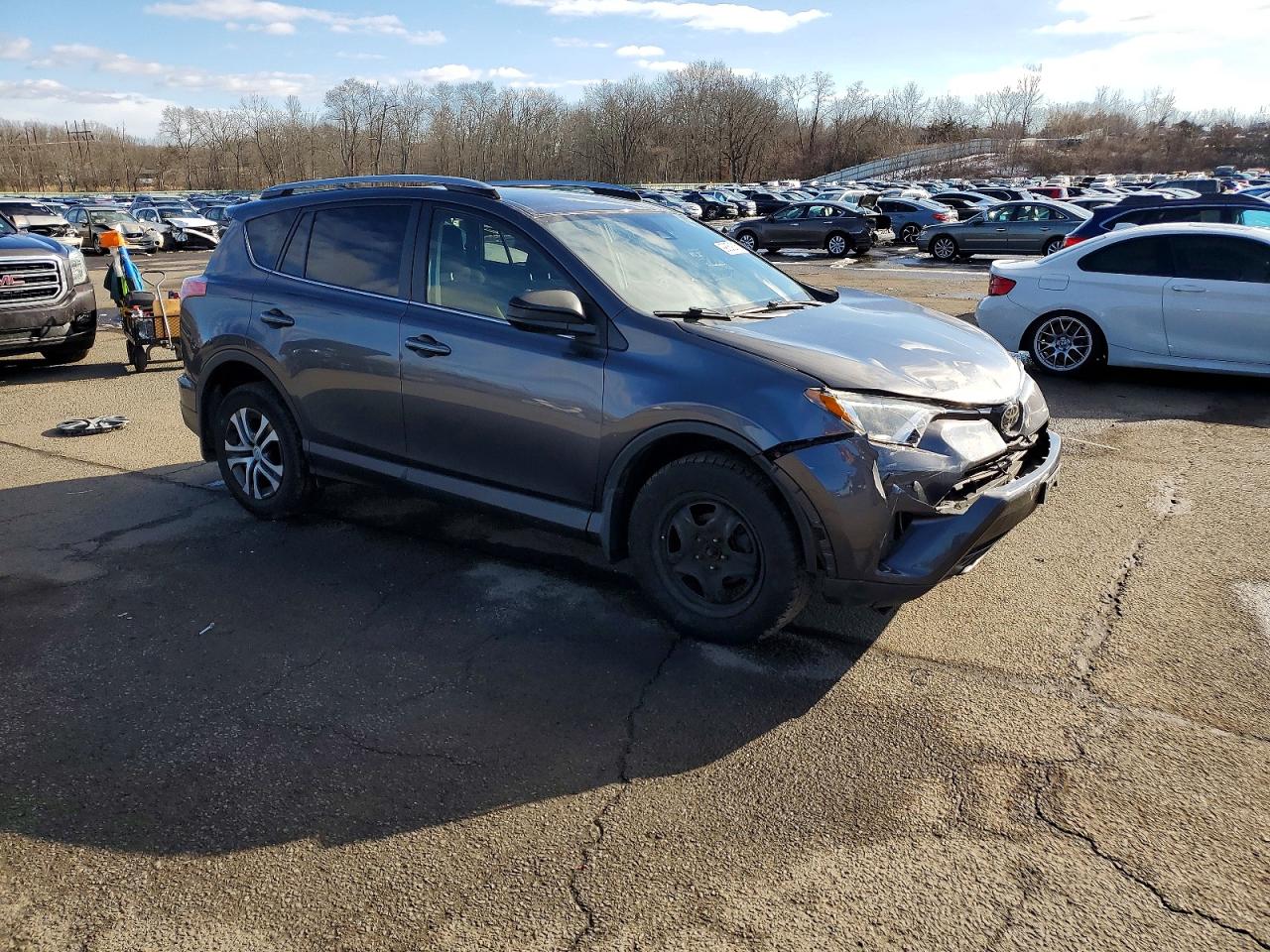 2018 TOYOTA RAV4 LE photo 4