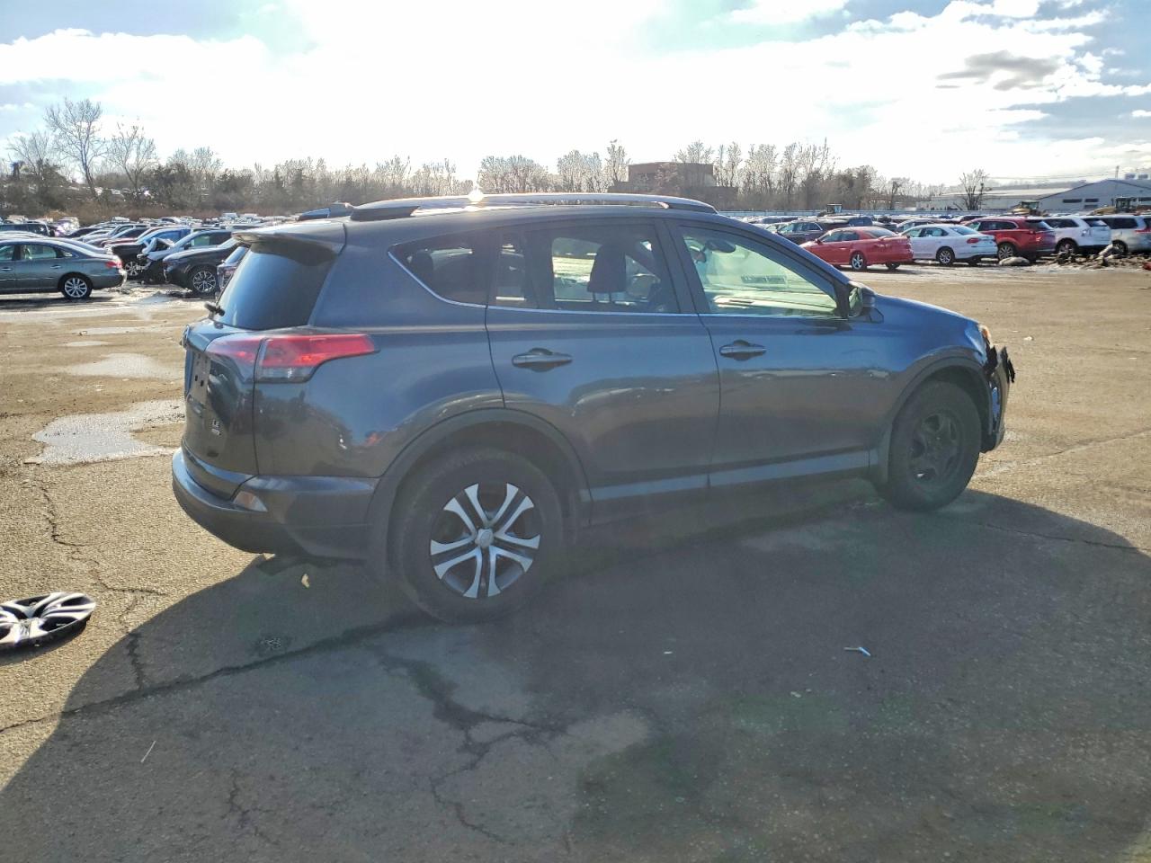 2018 TOYOTA RAV4 LE photo 3