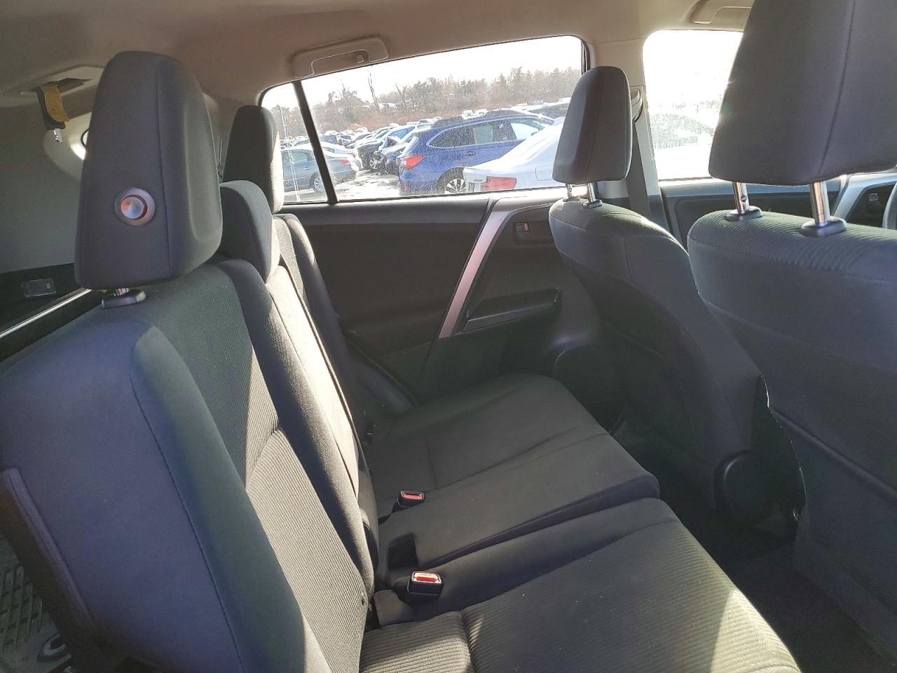 2018 TOYOTA RAV4 LE photo 11