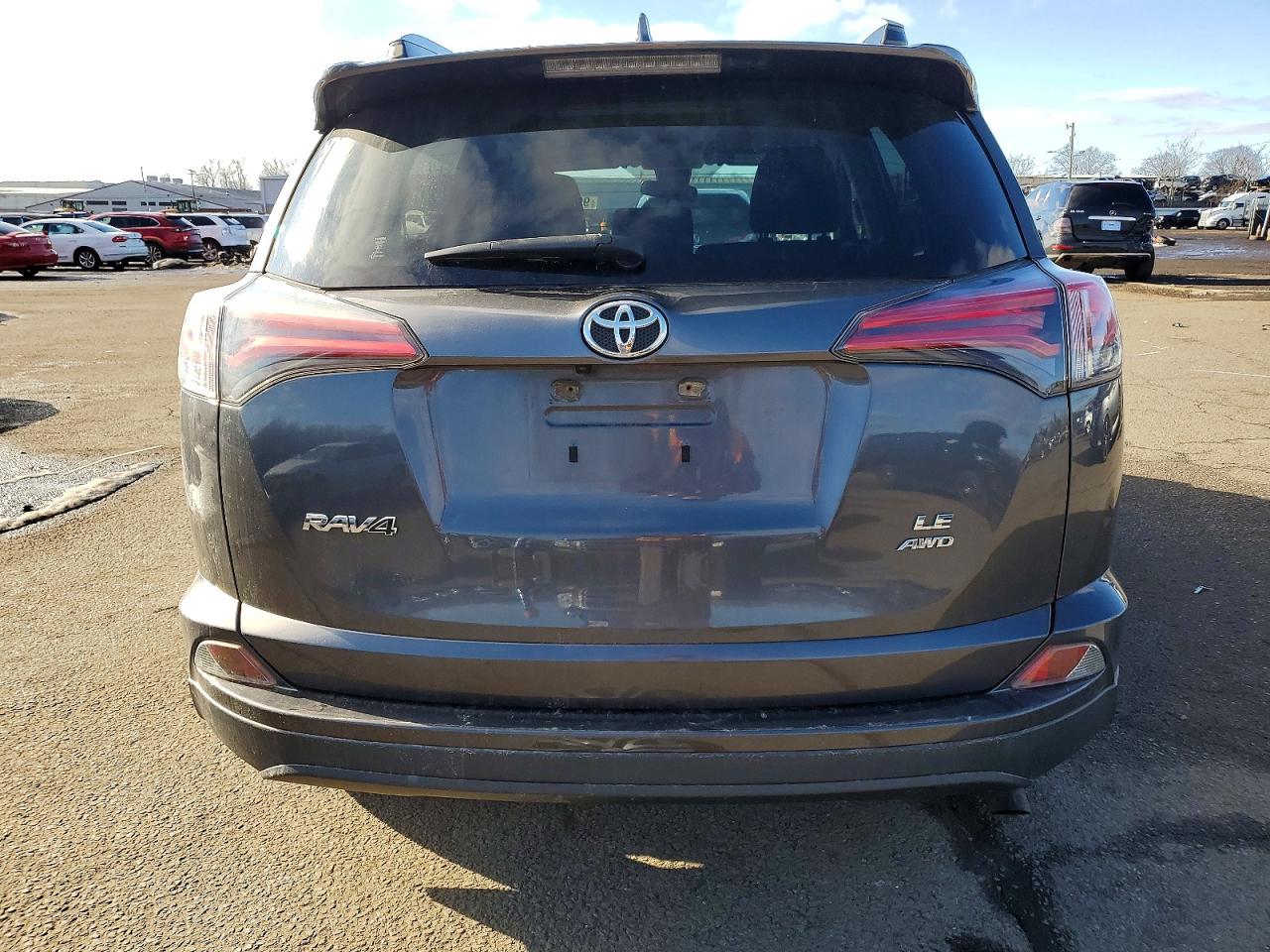 2018 TOYOTA RAV4 LE photo 6