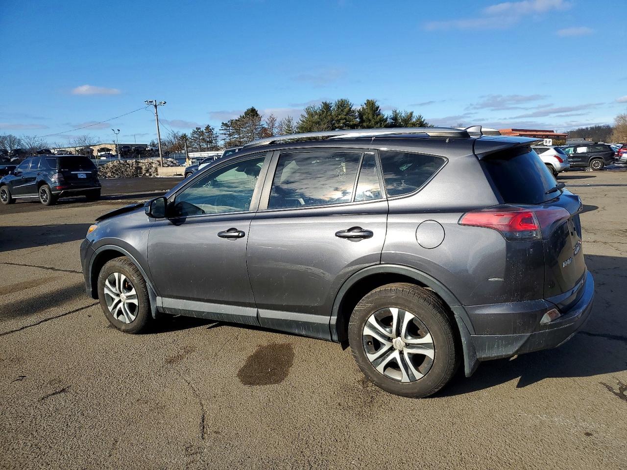 2018 TOYOTA RAV4 LE photo 2