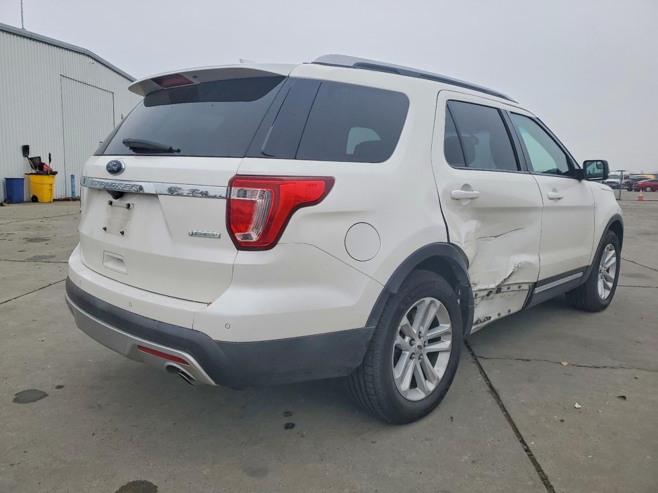 2016 FORD EXPLORER XLT photo 3