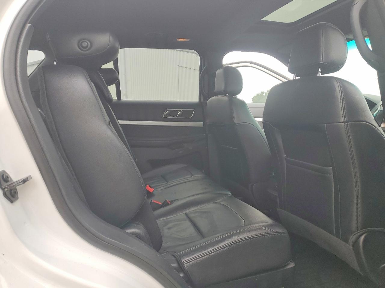 2016 FORD EXPLORER XLT photo 11