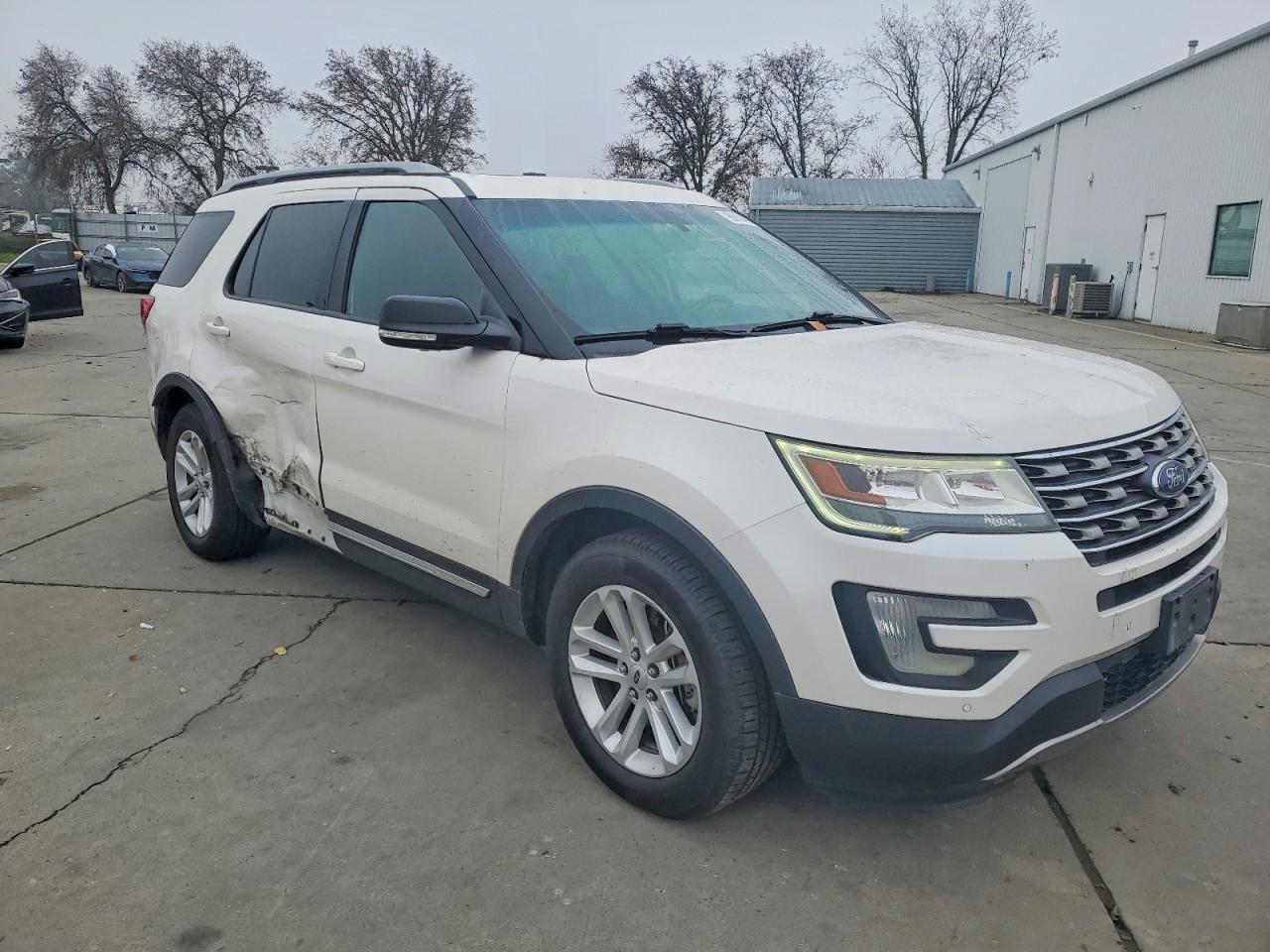 2016 FORD EXPLORER XLT photo 4