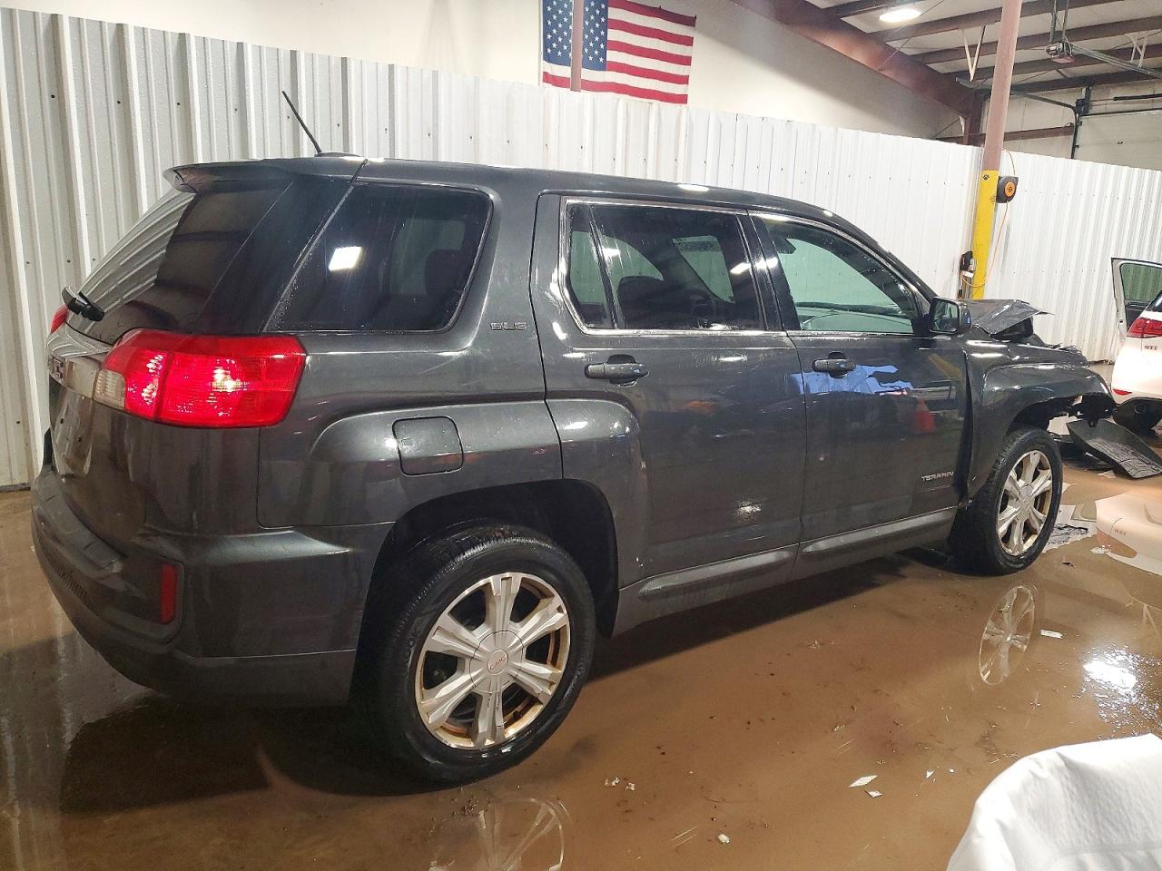 2017 GMC TERRAIN SLE photo 3