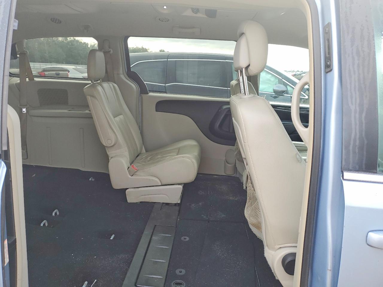 2013 CHRYSLER TOWN & COUNTRY TOURING photo 11