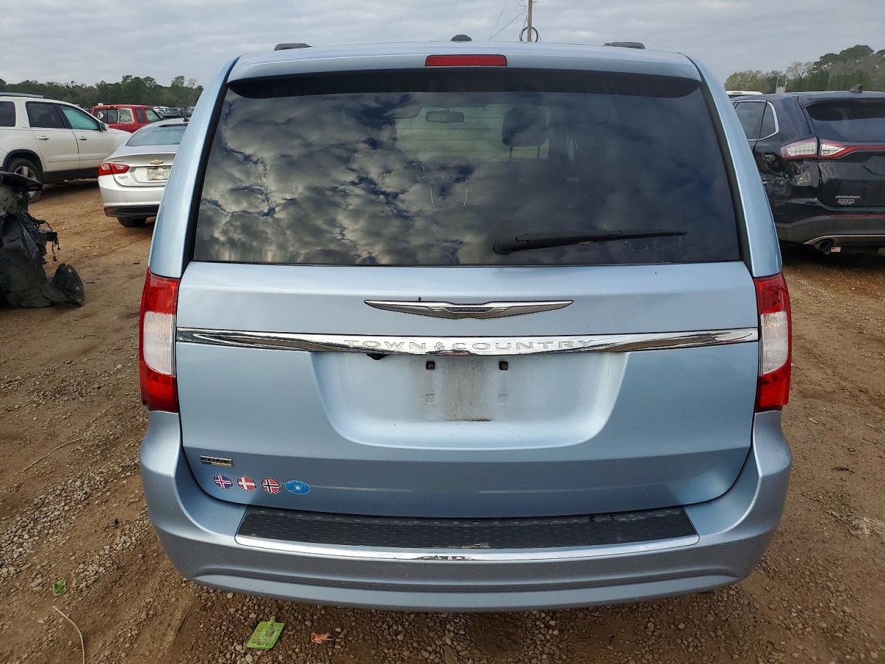 2013 CHRYSLER TOWN & COUNTRY TOURING photo 6